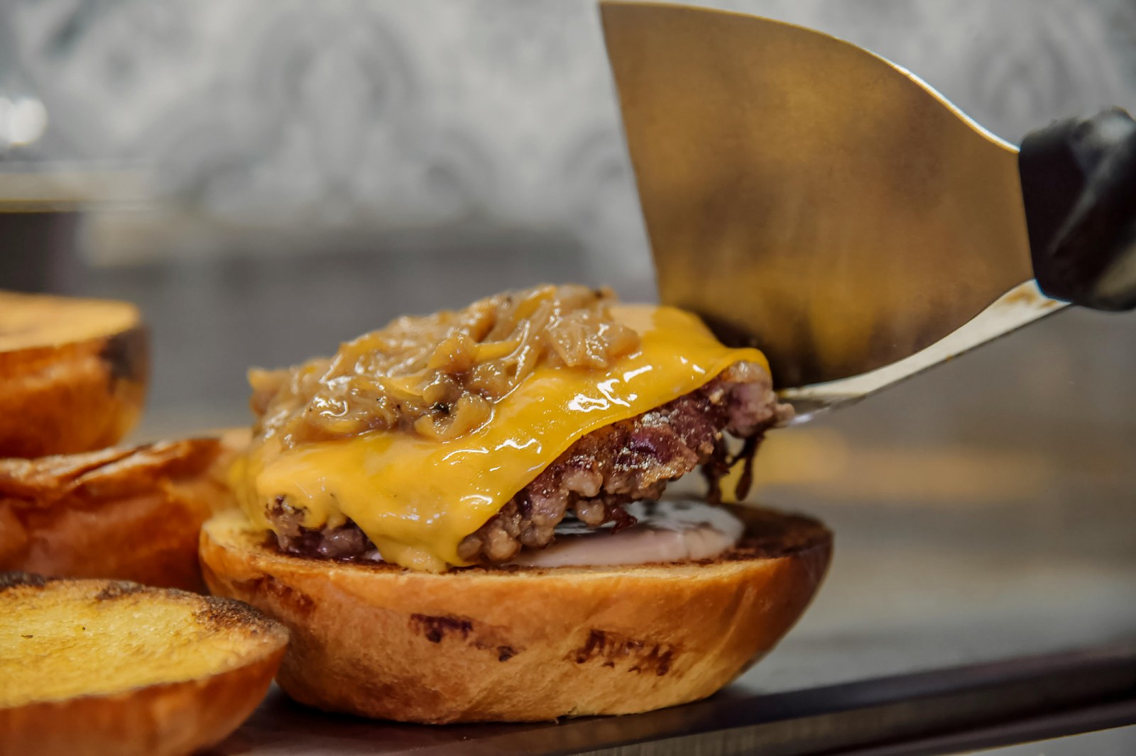 BYOB Restaurants Philadelphia vs San Francisco: Two Cities, One Rule, Different Worlds